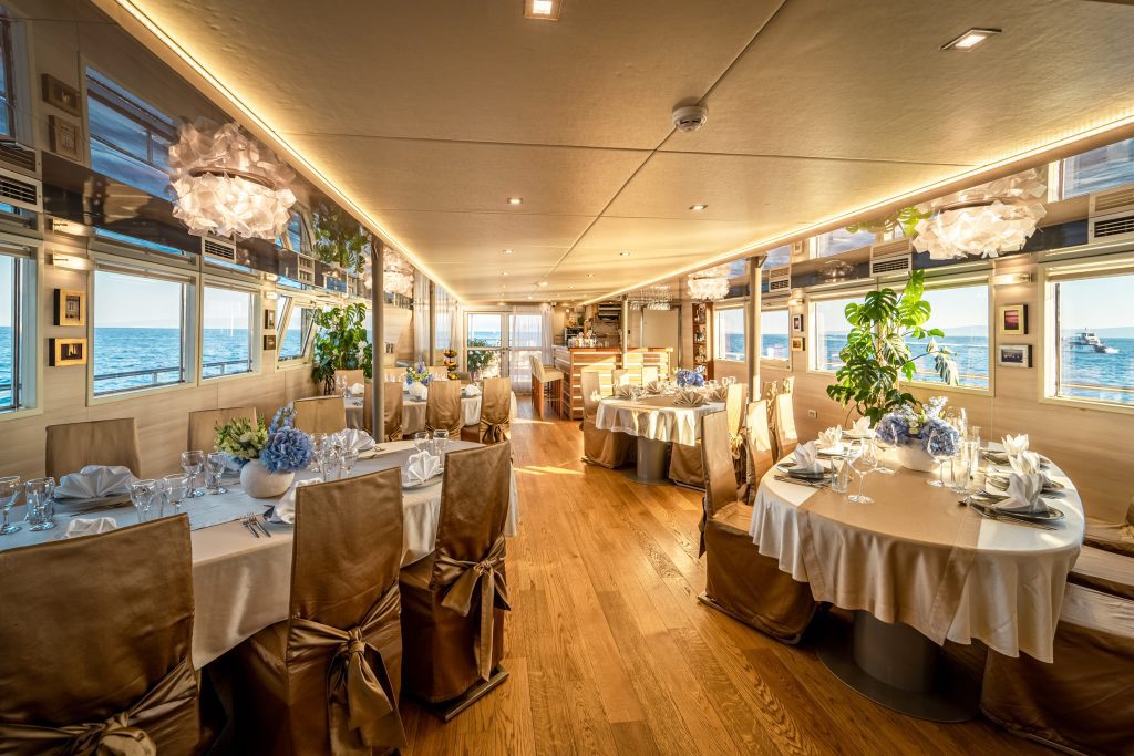 34. RIVA Formal dining in salon - Upper deck 34. RIVA Formal dining in salon - Upper deck