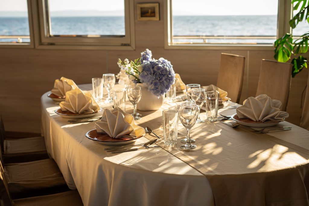 37. RIVA Table decor 37. RIVA Table decor